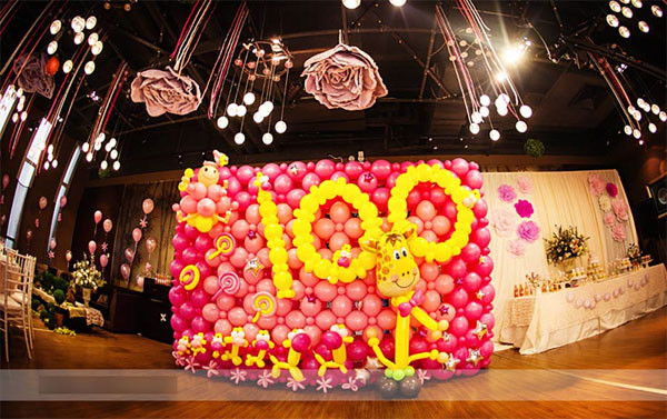 Lý Tiểu Lộ rạng ngời trong bữa tiệc mừng 100 ngày của con gái ảnh 6