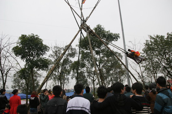 Rất nhiều trò chơi dân gian xuất hiện trong hội Lim