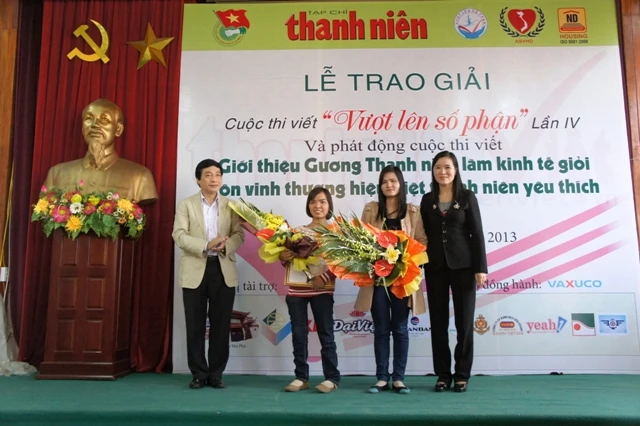 Trao giải cuộc thi viết &quot;Vượt lên số phận&quot;