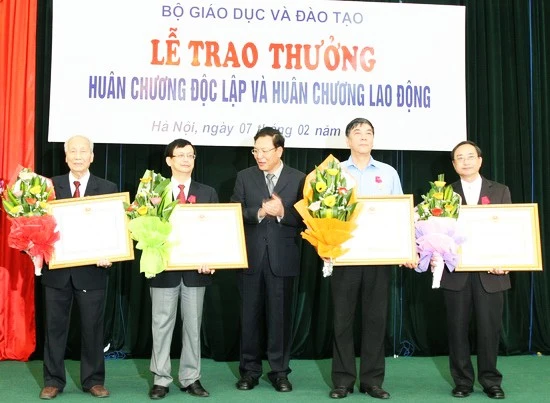 Lễ trao thưởng Huân chương Độc lập và Huân chương Lao động