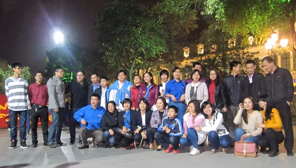 Các thành viên Đội tình nguyện NXBGDVN 