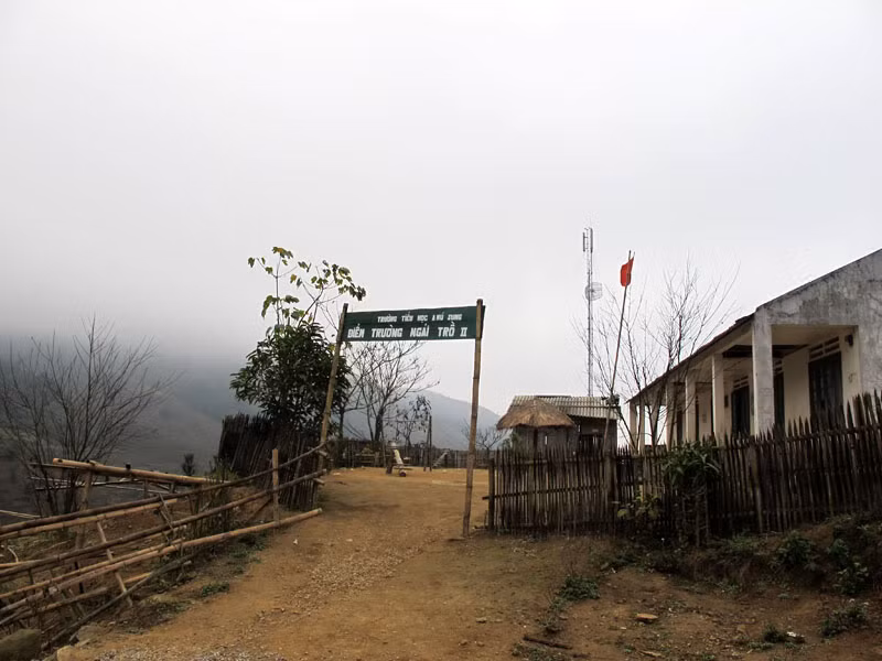 Học trò vùng cao "hạ sơn" sau Tết ảnh 2