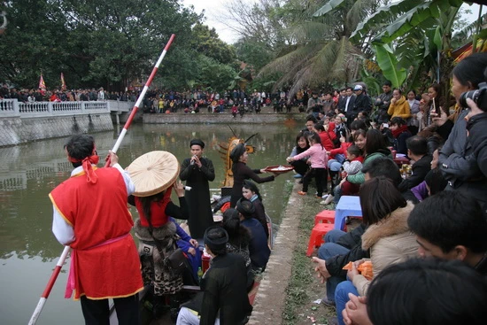 Vẫn còn liền anh, liền chị &quot;ngả nón xin tiền&quot;