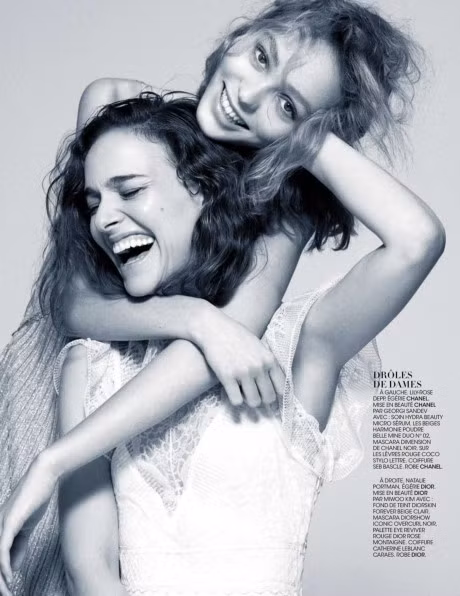 Con gai 17 tuoi cua Johnny Depp dien vay xe sau tren tham do - Anh 20