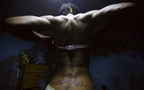 Dang sau moi cau noi 