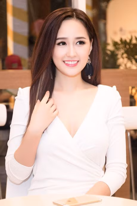Nhung items giup nang luon tre vai tuoi khi dien ra pho - Anh 5