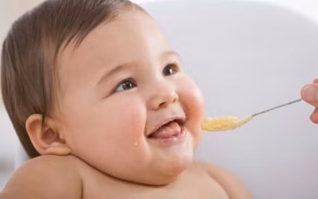 4 hieu lam tai hai ve can nang cua be chung to me chang co kien thuc dinh duong - Anh 1