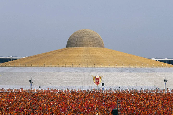 Thái Lan cấm tăng nhân toàn quốc đến đền của giáo phái Dhammakaya