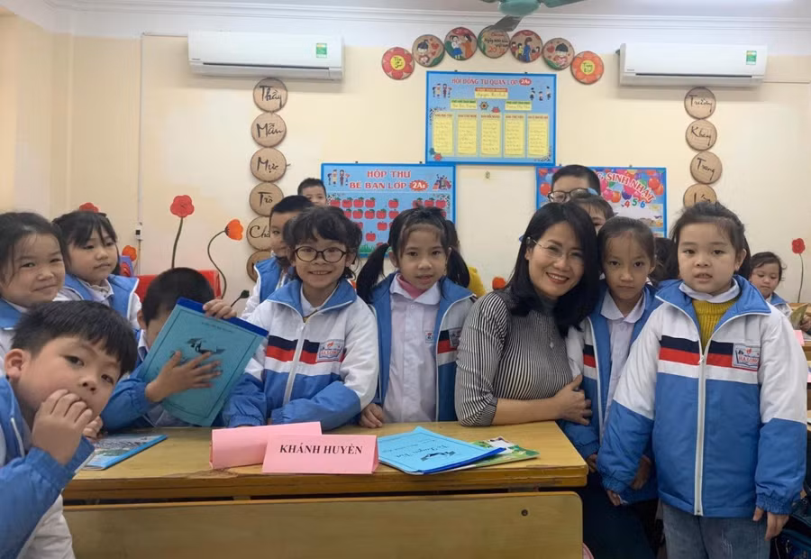 Niềm vui của cô giáo Thủy là thấy học sinh khôn lớn, chăm ngoan, học giỏi