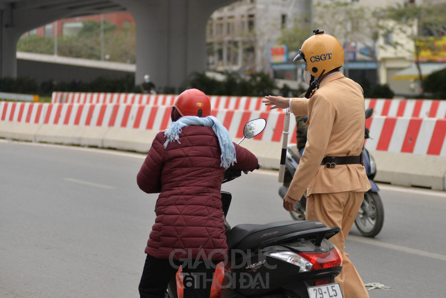 Hà Nội: Phương tiện " làm ngơ" biển báo, ngang nhiên quay đầu trên đường ảnh 8