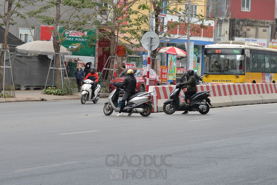 Hà Nội: Phương tiện " làm ngơ" biển báo, ngang nhiên quay đầu trên đường ảnh 5