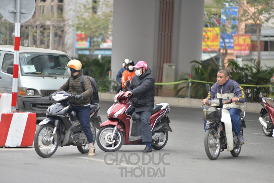 Hà Nội: Phương tiện " làm ngơ" biển báo, ngang nhiên quay đầu trên đường ảnh 3