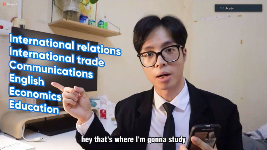 Hình ảnh của Khóa học năm 2023, các học viên tự tin trình bày sản phẩm sau khi hoàn thành khóa học và nhận vinh danh từ Nhà trường. Hình ảnh của Khóa học năm 2023, các học viên tự tin trình bày sản phẩm sau khi hoàn thành khóa học và nhận vinh danh từ Nhà trường.