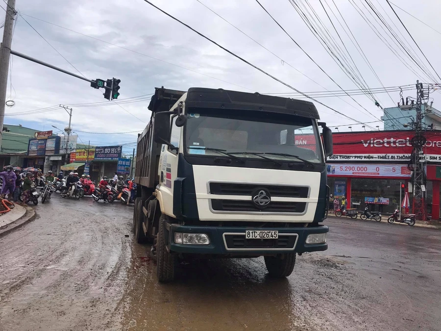 Hiện trường vụ tai nạn khiến nữ sinh lớp 12 tử vong.