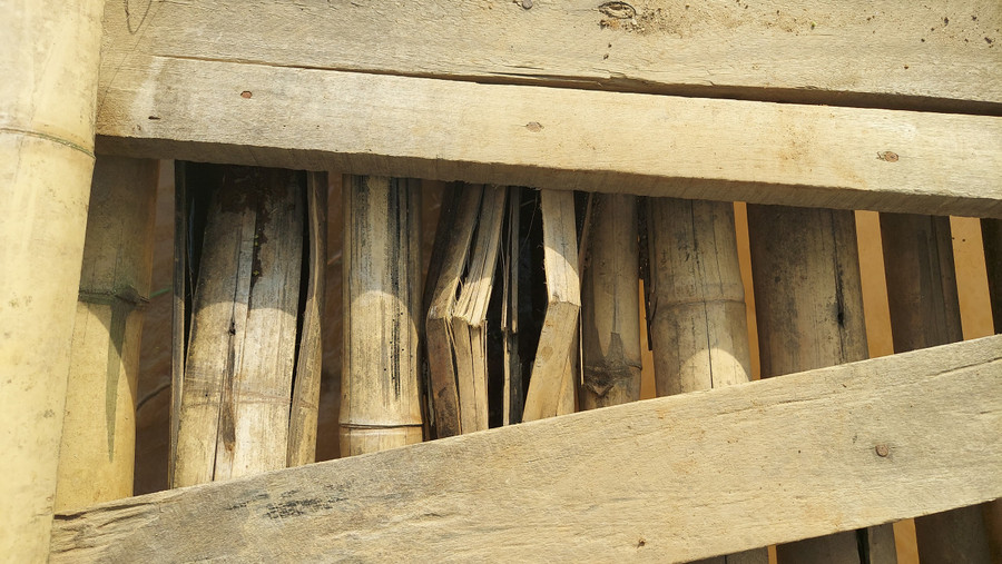 Nhiều đoạn bị hư hỏng nặng. Nhiều đoạn bị hư hỏng nặng.