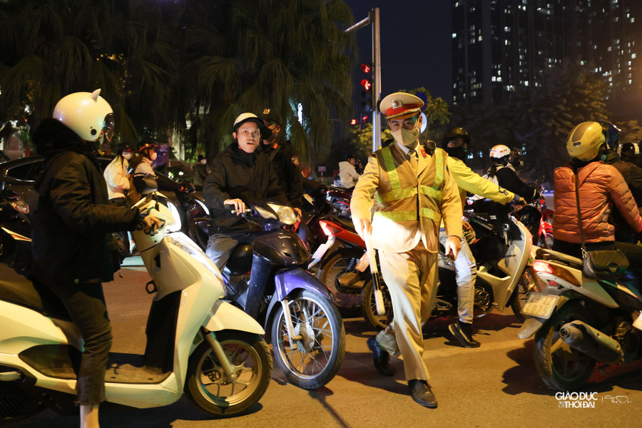 Chốt liên ngành Y1/141 được lập tại nút giao Liễu Giai - Phan Kế Bính (Ba Đình, Hà Nội). Chốt liên ngành Y1/141 được lập tại nút giao Liễu Giai - Phan Kế Bính (Ba Đình, Hà Nội).