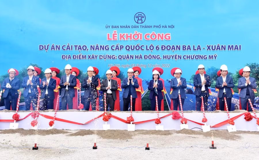 Đại biểu khởi công dự án cải tạo, nâng cấp Quốc lộ 6.