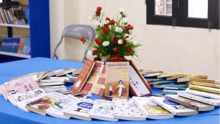 Thư viện trường THCS Khánh Thượng được tân trang lại với hơn 2000 đầu sách đã được quyên góp bởi cộng đồng yêu sách thủ đô.