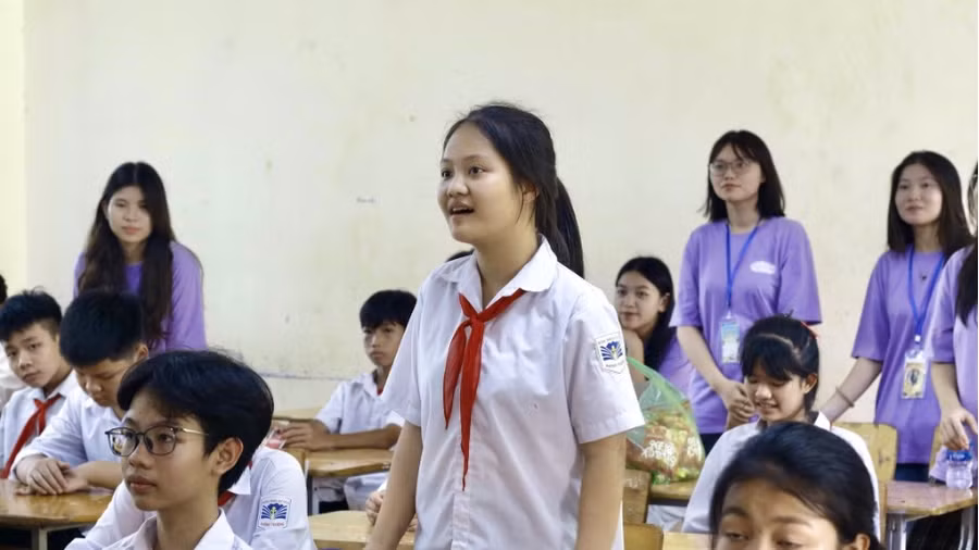 Em Hoàng Thuỳ Linh - học sinh 7A trường THCS Khánh Thượng đã bày tỏ những cảm nhận của mình sau khi tham gia trực tiếp sự kiện “Tựa gió họa mây”.