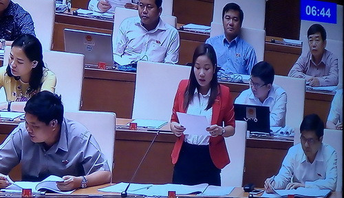 Các đại biểu thảo luận ở hội trường về một số nội dung còn ý kiến khác nhau của dự án Luật sửa đổi, bổ sung một số điều của Luật Các tổ chức tín dụng Các đại biểu thảo luận ở hội trường về một số nội dung còn ý kiến khác nhau của dự án Luật sửa đổi, bổ sung một số điều của Luật Các tổ chức tín dụng