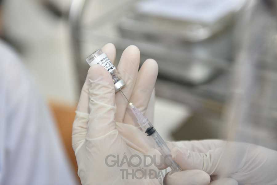 Vắc xin được sử dụng là vắc xin Pfizer.