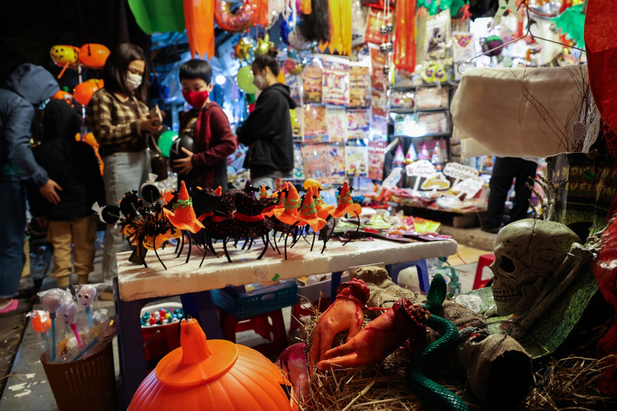 Đồ chơi kinh dị thu hút giới trẻ trước ngày Halloween ảnh 3