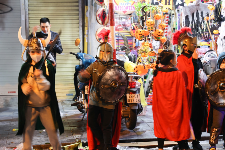 Đồ chơi kinh dị thu hút giới trẻ trước ngày Halloween ảnh 8