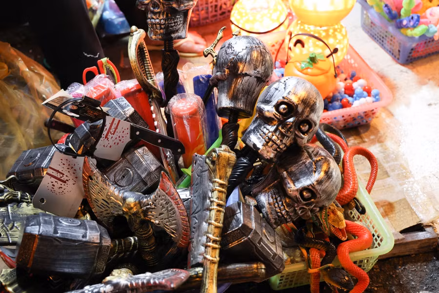 Đồ chơi kinh dị thu hút giới trẻ trước ngày Halloween ảnh 10