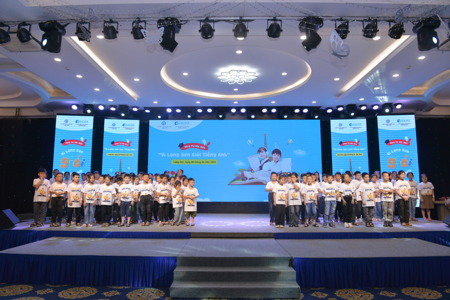 Tại cuộc thi các bạn học sinh còn được tham gia vào các trò chơi vui nhộn. Tại cuộc thi các bạn học sinh còn được tham gia vào các trò chơi vui nhộn.