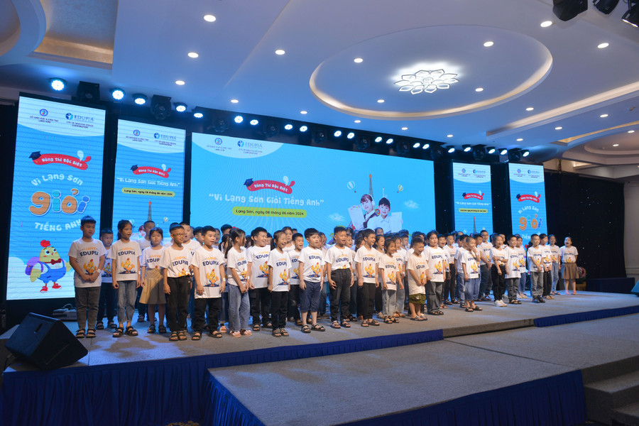 Tại cuộc thi các bạn học sinh còn được tham gia vào các trò chơi vui nhộn. Tại cuộc thi các bạn học sinh còn được tham gia vào các trò chơi vui nhộn.