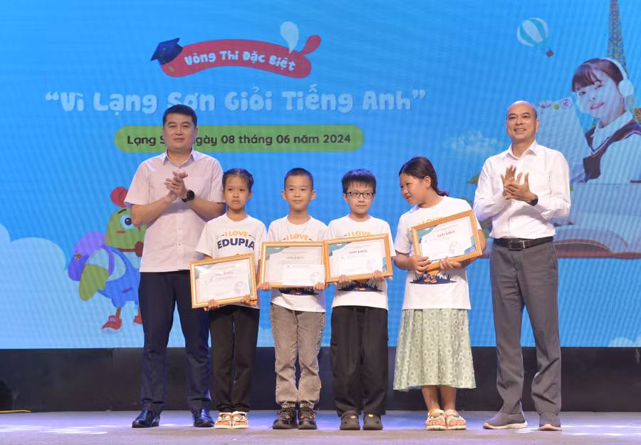 4 em xuất sắc giành được giải thưởng cao nhất của cuộc thi.