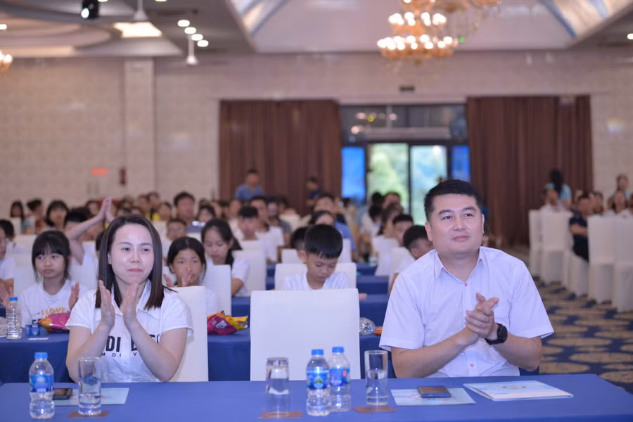 Đại biểu dự đến dự tại chương trình.