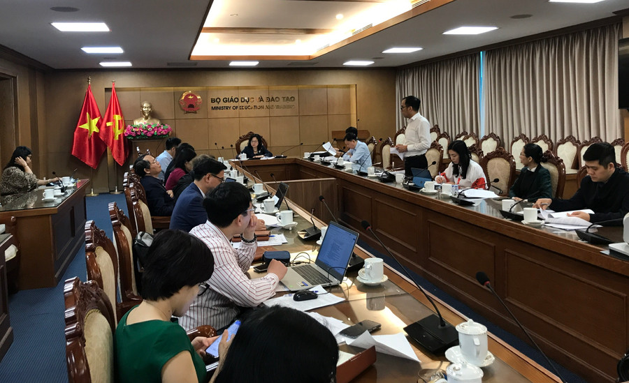 Tham luận của các thành viên Ban soạn thảo, tổ biên tập.