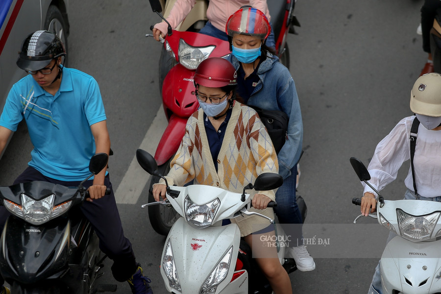 Nhịp sống Hà Nội lắng lại khi gió mùa về ảnh 4