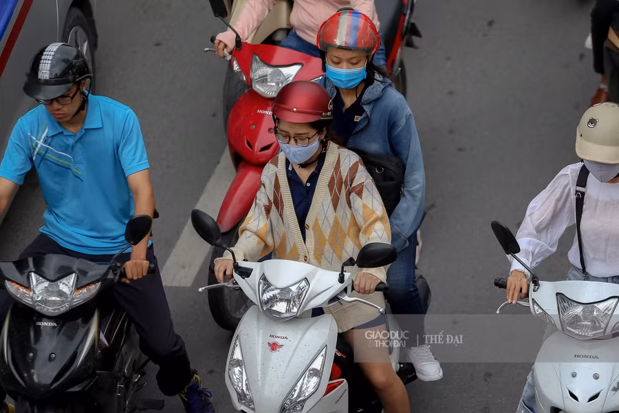 Nhịp sống Hà Nội lắng lại khi gió mùa về ảnh 4