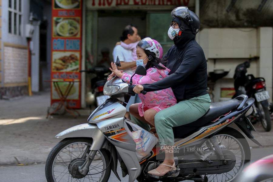 Nhịp sống Hà Nội lắng lại khi gió mùa về ảnh 7