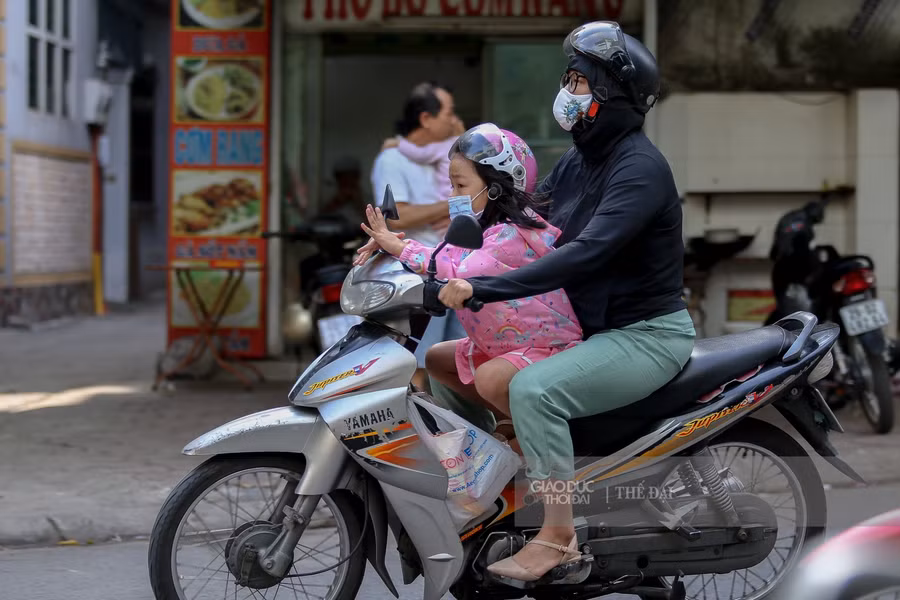 Nhịp sống Hà Nội lắng lại khi gió mùa về ảnh 7