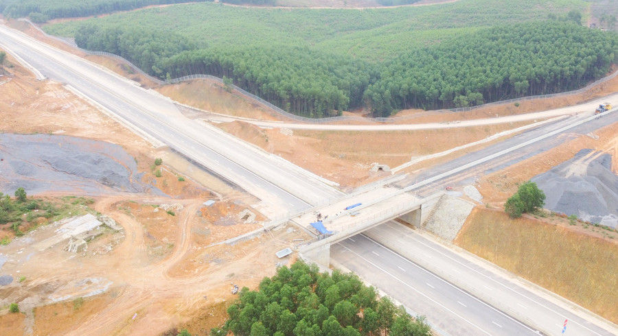 Điểm đầu tuyến từ Quốc lộ 9, xã Cam Hiếu (huyện Cam Lộ, tỉnh Quảng Trị), điểm cuối tại xã Lộc Sơn (huyện Phú Lộc, tỉnh Thừa Thiên - Huế).