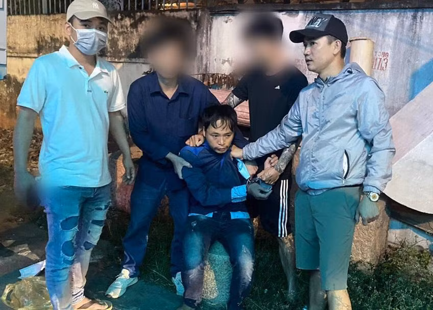 Nguyễn Văn Chính bị cơ quan công an bắt giữ sau nhiều năm lẩn trốn.