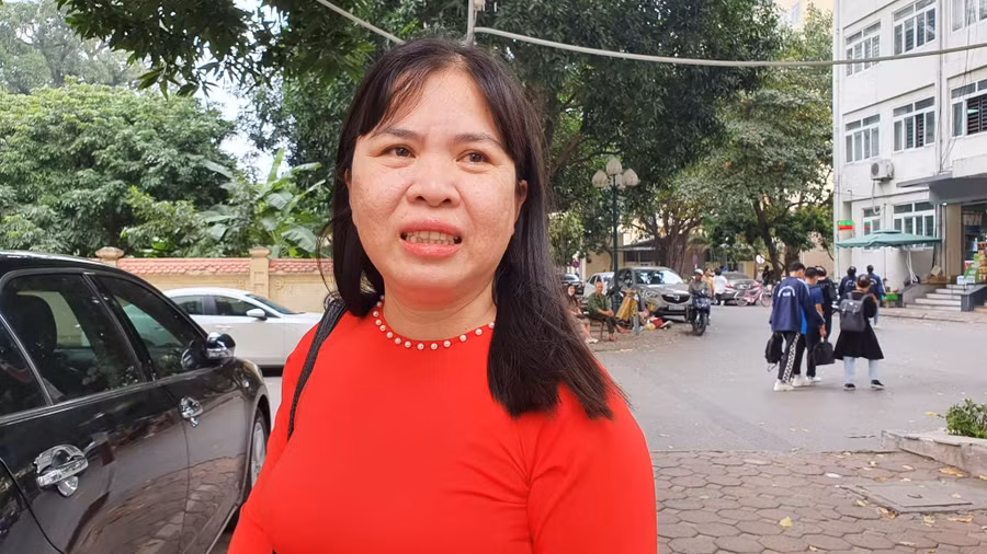 Tác giả Phạm Thị Hoa xúc động khi chia sẻ về tác phẩm Tình bạn đẹp.