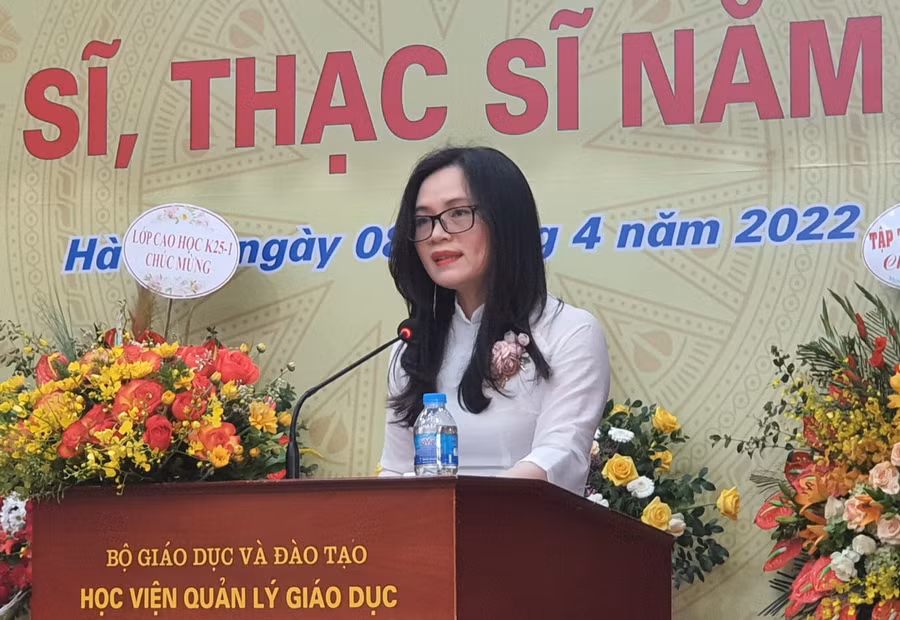 TS Hà Thanh Hương công bố các quyết định công nhận học vị và cấp bằng tiến sĩ, thạc sĩ