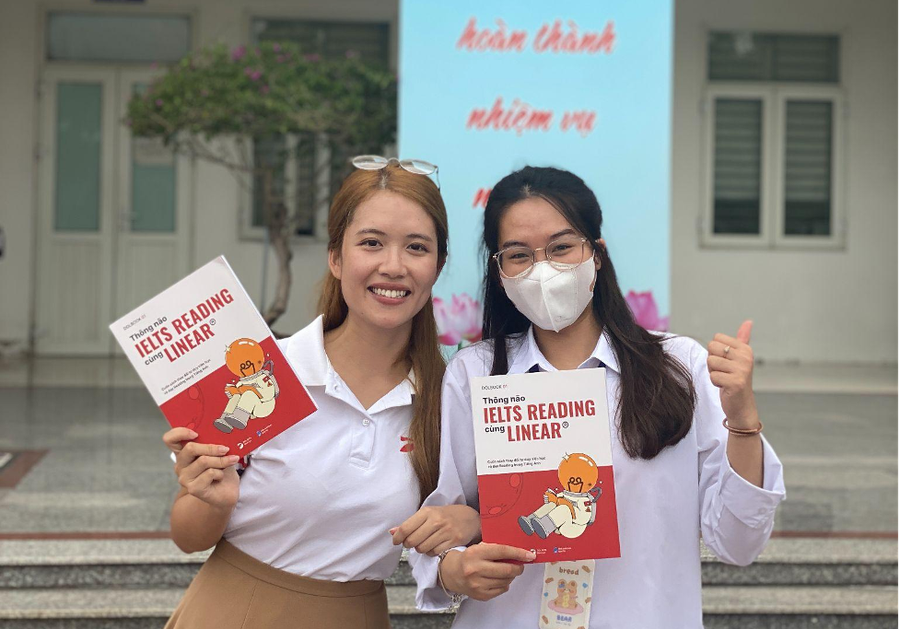 Cuốn sách “Thông não IELTS Reading cùng Linear” là phần quà đặc biệt DOL English dành tặng các bạn học sinh. Cuốn sách “Thông não IELTS Reading cùng Linear” là phần quà đặc biệt DOL English dành tặng các bạn học sinh.