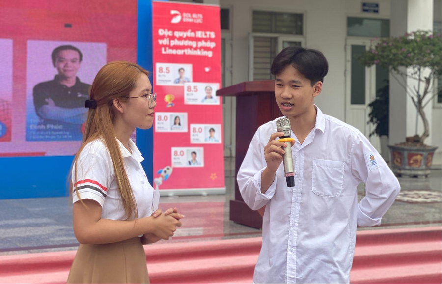 Các bạn hăng hái phát biểu để nhận những món quà của DOL. Các bạn hăng hái phát biểu để nhận những món quà của DOL.
