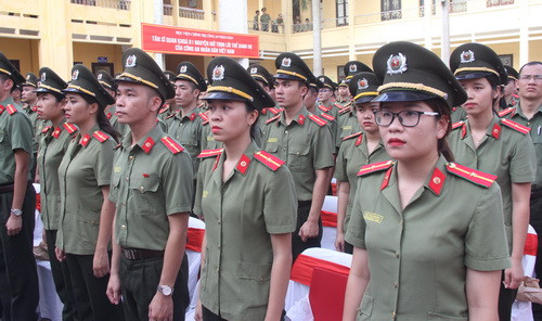 Các tân cử nhân ngành Xây dựng Đảng và Chính quyền Nhà nước Các tân cử nhân ngành Xây dựng Đảng và Chính quyền Nhà nước