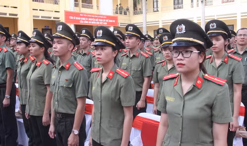 Các tân cử nhân ngành Xây dựng Đảng và Chính quyền Nhà nước Các tân cử nhân ngành Xây dựng Đảng và Chính quyền Nhà nước