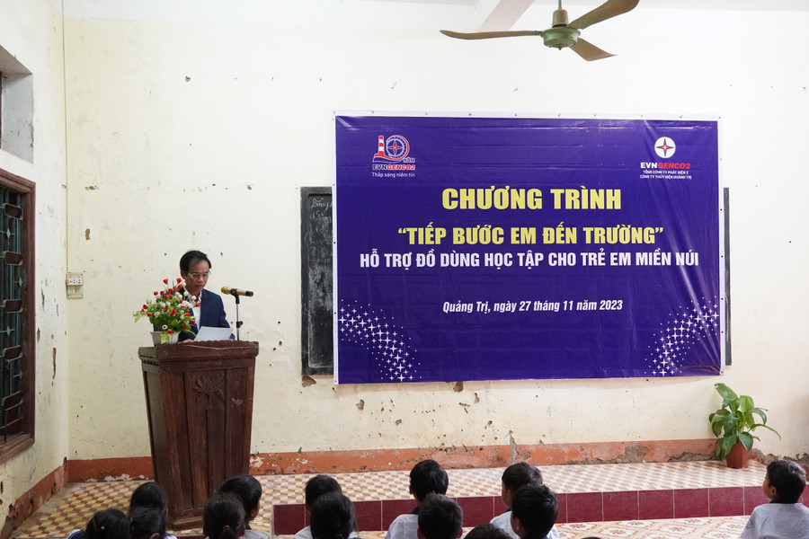 Ông Nguyễn Thanh Hùng - Giám đốc Công ty phát biểu tại buổi lễ trao quà. Ông Nguyễn Thanh Hùng - Giám đốc Công ty phát biểu tại buổi lễ trao quà.