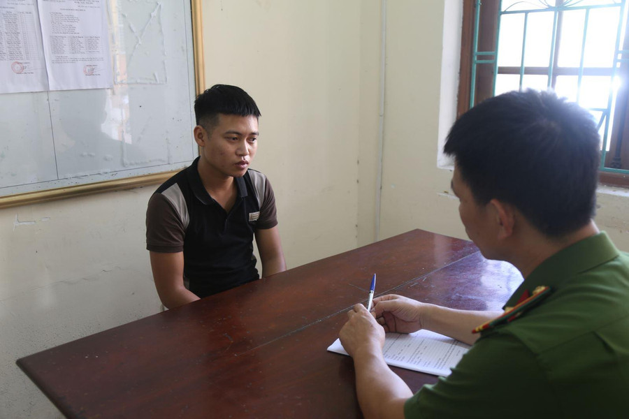 Cơ quan công an làm việc với đối tượng Lê Văn Mạnh. Cơ quan công an làm việc với đối tượng Lê Văn Mạnh.