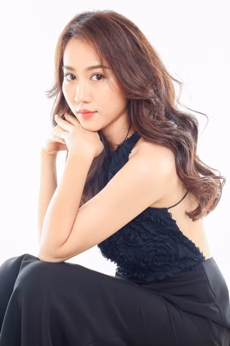 Hot girl Lona Huynh dien vay tre nai goi cam - Anh 10