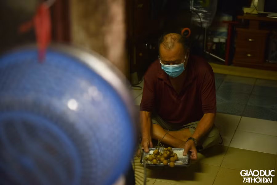 Những suất cơm đến tận tay những người gặp khó khăn, đây là sự động viên để cùng vượt qua đại dịch.