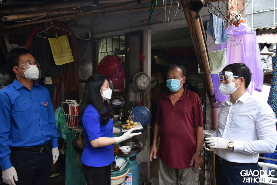 “Triệu bữa cơm – Tấm lòng doanh nghiệp trẻ Hà Nội” là chương trình do Hội Doanh nghiệp trẻ Hà Nội phối hợp với Thành đoàn – Hội Liên hiệp Thanh niên TP Hà Nội triển khai từ ngày 23/8 đến 6/9.